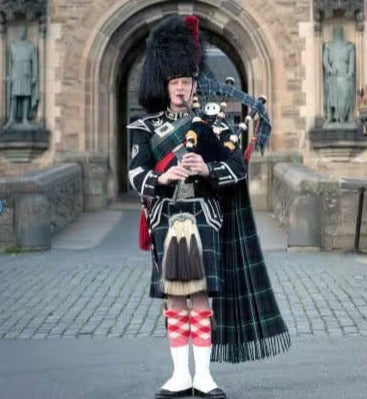 Bagpiper's Kilt Outfit